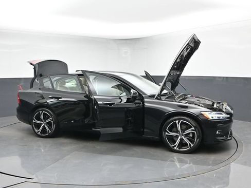 Used 2023 Volvo S60 B5 Ultimate w/ Protection Package Premier FWD image 50