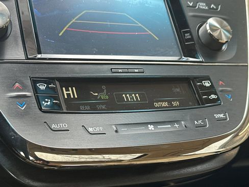 Used 2016 Toyota Avalon Limited w/ Toyota Safety Sense Package image 17