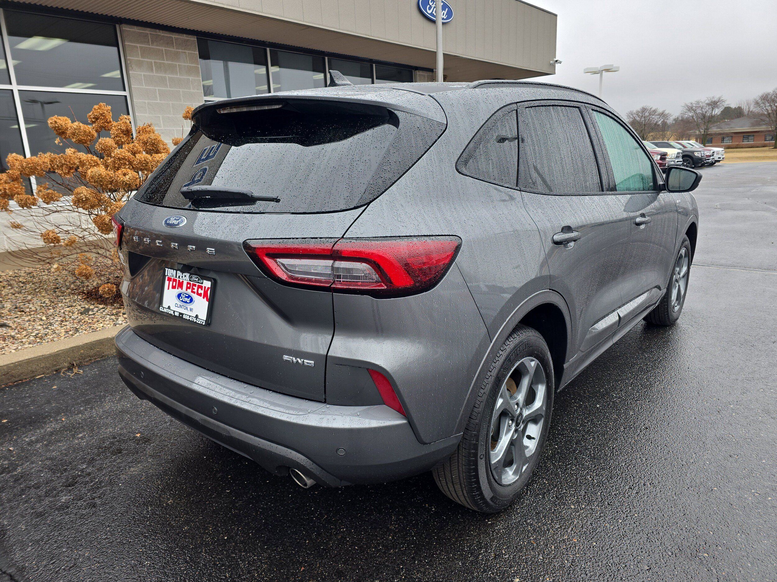 Used 2024 Ford Escape ST-Line w/ Tech Pack #1 AWD/4WD image 2