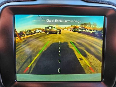 Used 2023 Jeep Renegade Latitude image 21