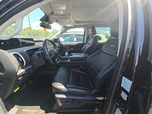 Used 2025 Ford Expedition Platinum AWD/4WD image 8