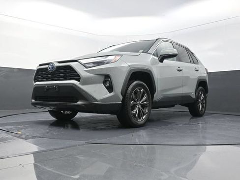 Certified 2023 Toyota RAV4 XLE Premium AWD/4WD image 33