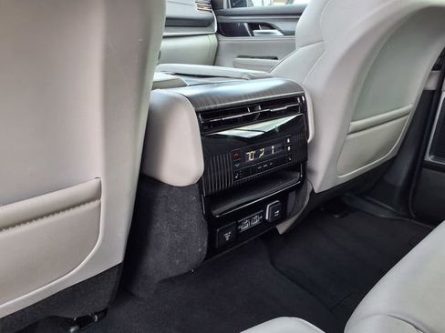 Used 2024 Jeep Wagoneer L Series II w/ Flexible Seating Group RWD image 23