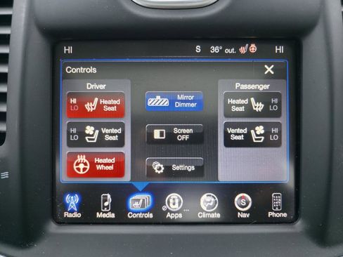 Used 2016 Chrysler 300 C Platinum w/ Safetytec Plus Group image 33