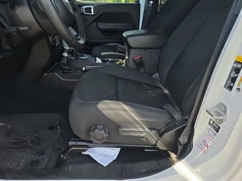 Used 2022 Jeep Gladiator Sport AWD/4WD image 6
