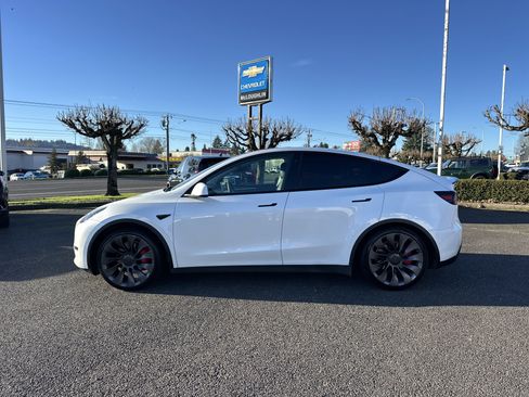 Used 2022 Tesla Model Y Performance image 2
