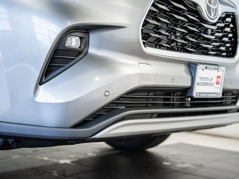 New 2026 Toyota Highlander Platinum image 15