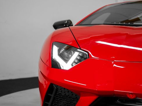 Used 2018 Lamborghini Aventador S image 12