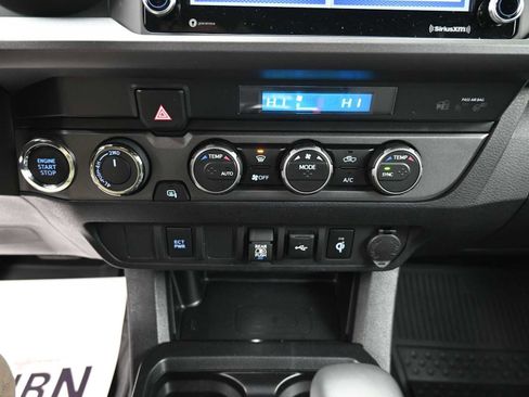 Used 2023 Toyota Tacoma TRD Off-Road image 9