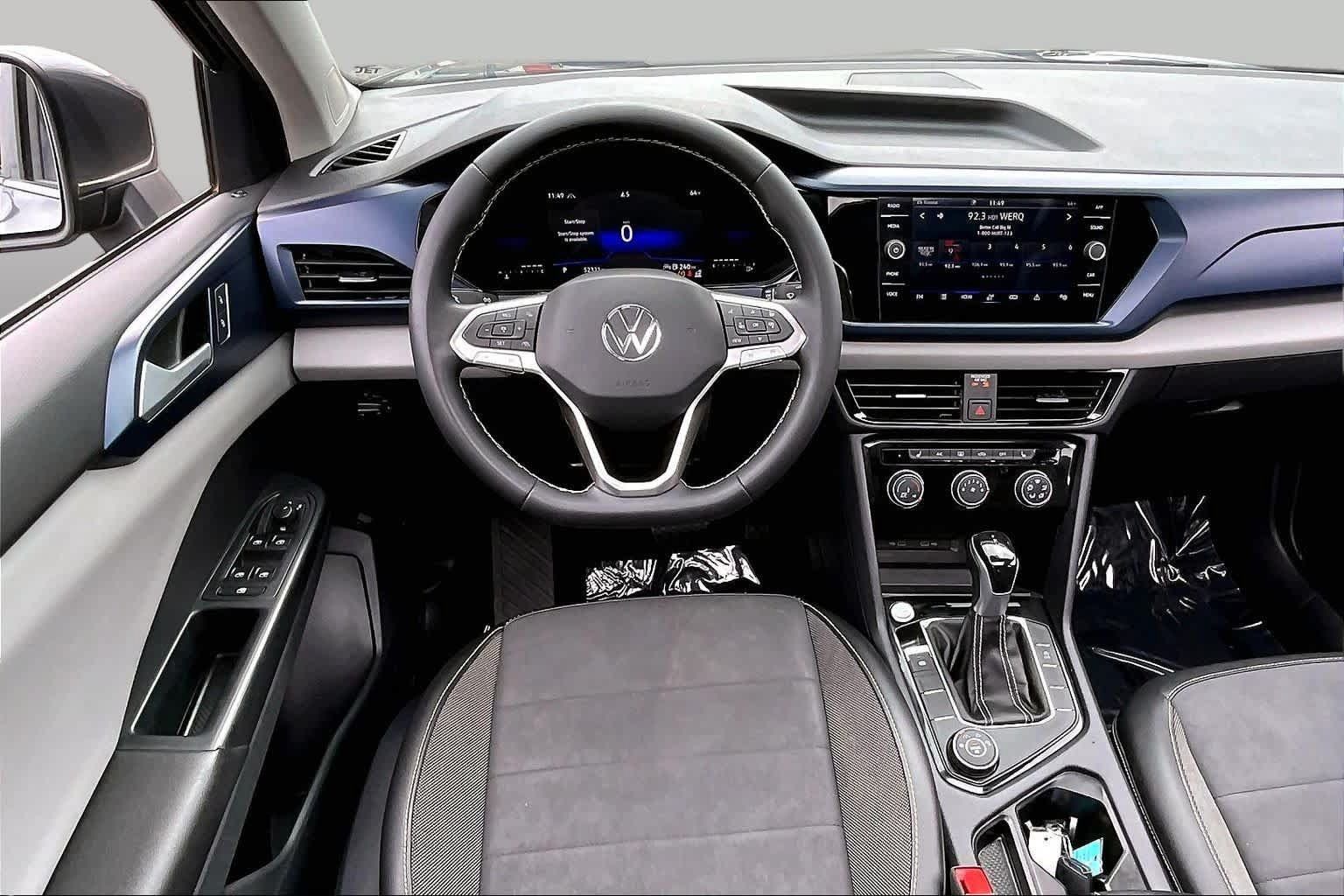 Used 2023 Volkswagen Taos SE w/ Panoramic Sunroof Package AWD/4WD image 6