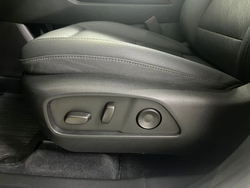 Used 2025 Chevrolet Equinox LT w/ Convenience Package II image 55