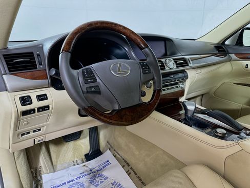 Used 2015 Lexus LS 460 AWD w/ Comfort Package image 9