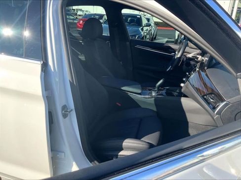 Used 2023 BMW 540i w/ Premium Package image 11