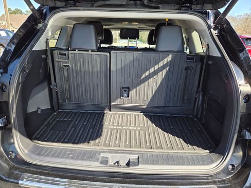 Used 2024 Toyota Highlander XLE image 11