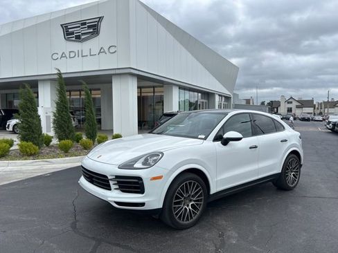 Used 2023 Porsche Cayenne Coupe image 2