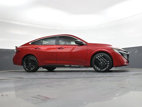 Certified 2026 Nissan Sentra SR w/ Floor Mat Package FWD image 40