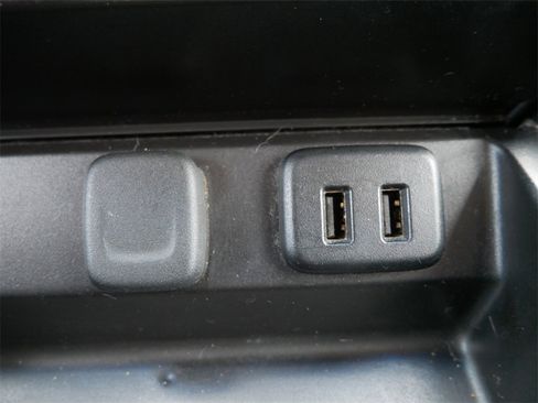 Used 2017 GMC Yukon Denali image 30