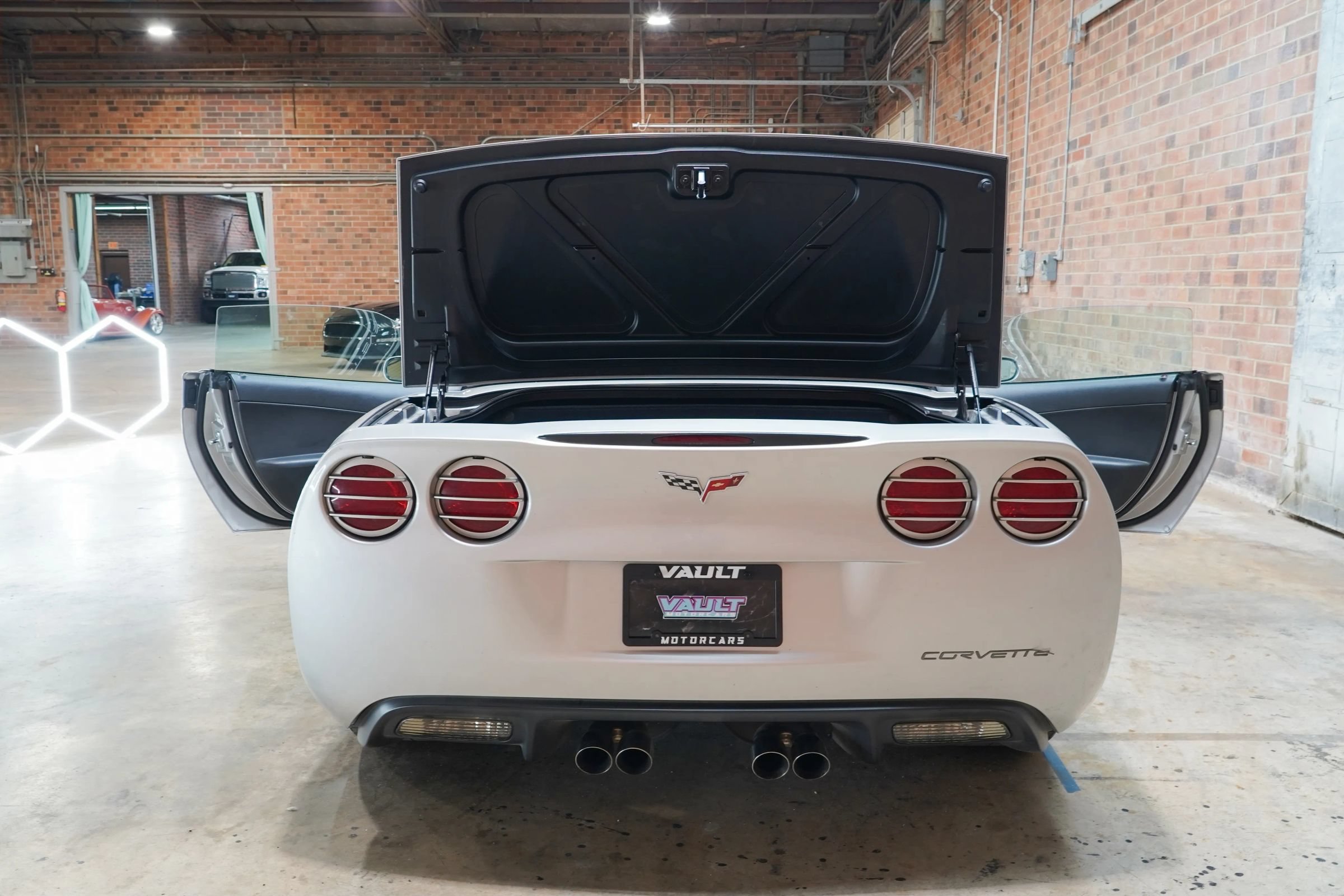 Used 2006 Chevrolet Corvette Coupe w/ Preferred Equipment Group RWD image 31