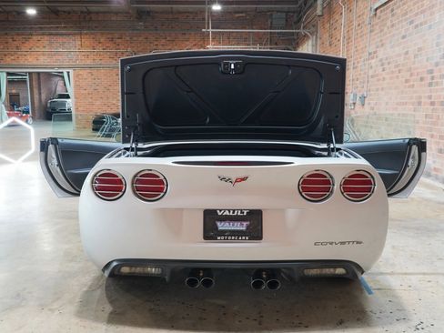 Used 2006 Chevrolet Corvette Coupe w/ Preferred Equipment Group RWD image 31