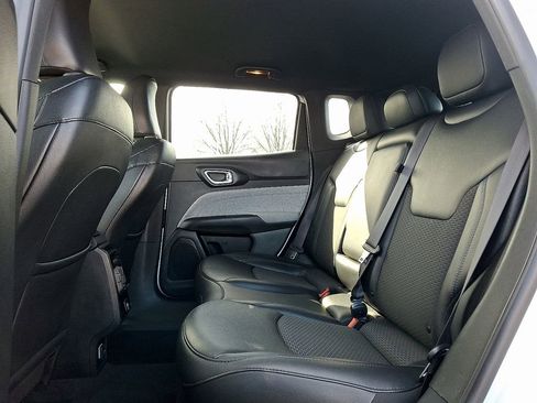 Used 2024 Jeep Compass Latitude image 10