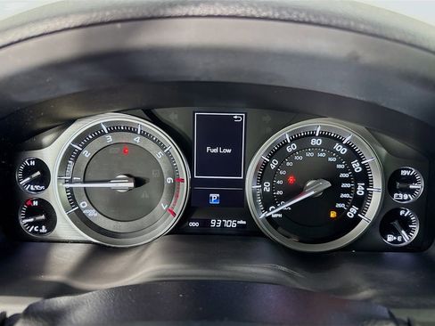 Used 2019 Toyota Land Cruiser image 17