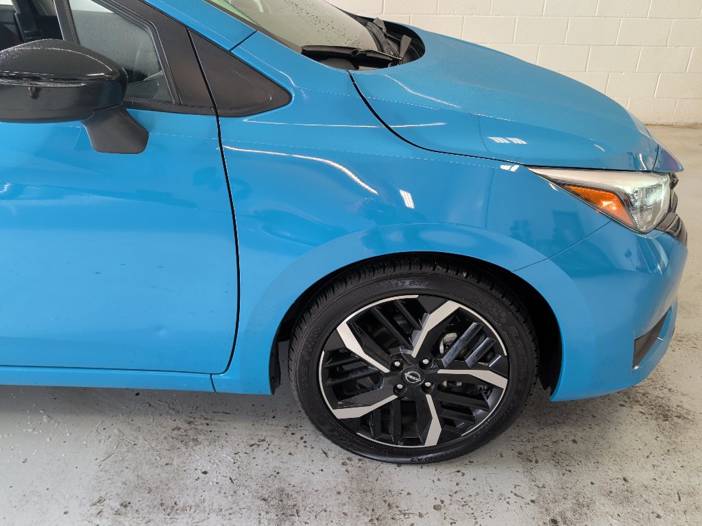 Used 2025 Nissan Versa SR FWD image 3