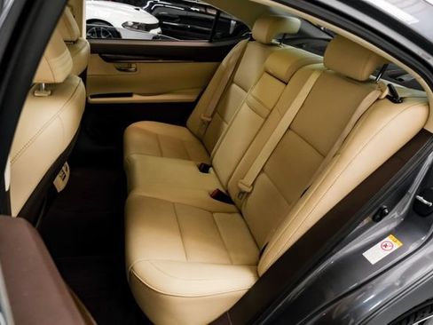 Used 2016 Lexus ES 350 w/ Premium Package w/Wood Trim FWD image 34
