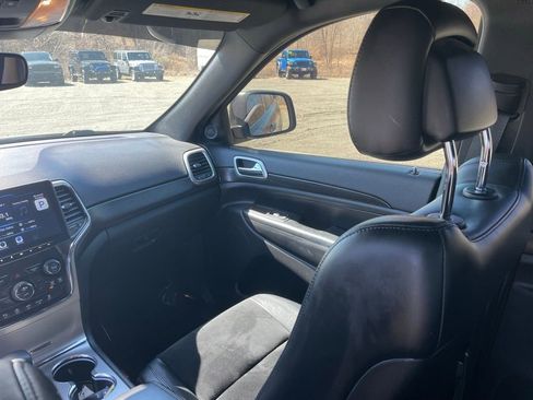 Used 2018 Jeep Grand Cherokee Altitude image 23