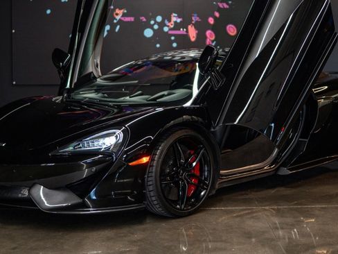 Used 2019 McLaren 570S Spider image 2