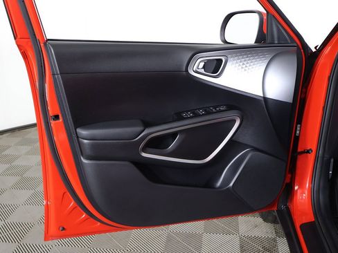 Used 2022 Kia Soul LX image 19