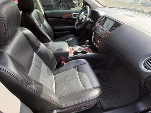 Used 2017 Nissan Pathfinder Platinum w/ Family Entertainment Package image 32