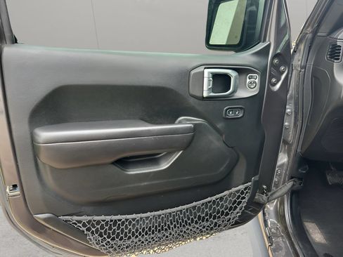Used 2018 Jeep Wrangler Unlimited Sport S AWD/4WD image 34