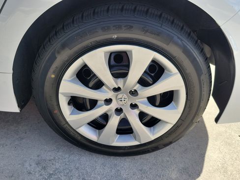 Used 2020 Toyota Corolla LE image 29