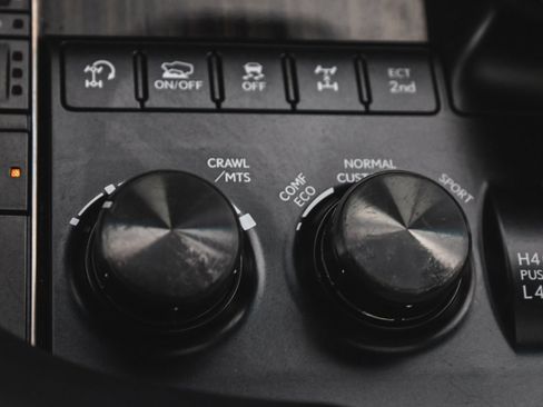 Used 2021 Lexus LX 570 4WD w/ Sport Package image 36