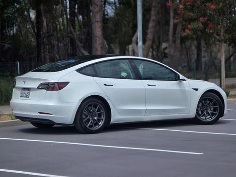 Used 2021 Tesla Model 3 Standard Range Plus RWD image 8
