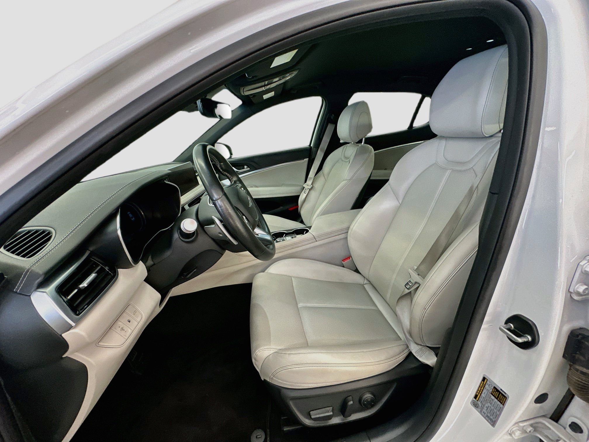 Used 2025 Genesis G70 2.5T AWD/4WD image 13