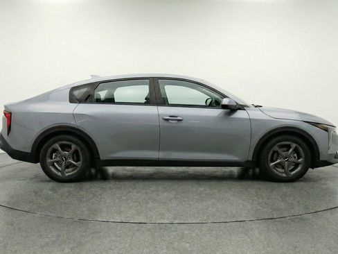 Used 2025 Kia K4 LXS image 11