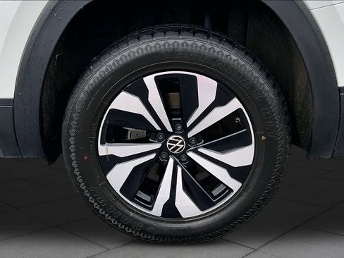 Used 2024 Volkswagen Atlas SE FWD image 11