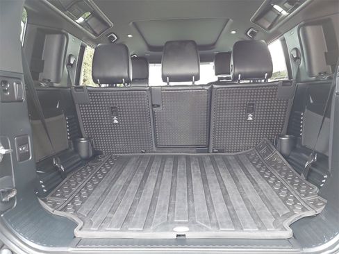 Used 2023 Land Rover Defender 110 X-Dynamic SE image 13