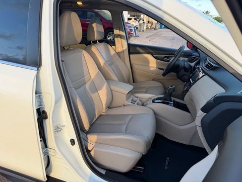 Used 2018 Nissan Rogue SL w/ Premium Package AWD/4WD image 19