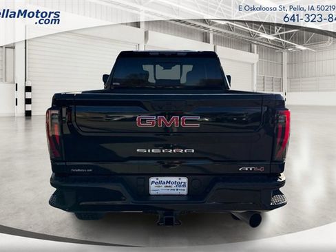 Used 2025 GMC Sierra 2500 AT4 w/ AT4 Premium Plus Package image 4