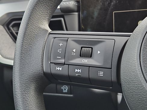 Certified 2025 Nissan Kicks SV w/ Illumination Package image 19