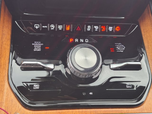 Used 2023 Jeep Grand Wagoneer L Series III w/ Rear Seat Video Group 1 AWD/4WD image 41