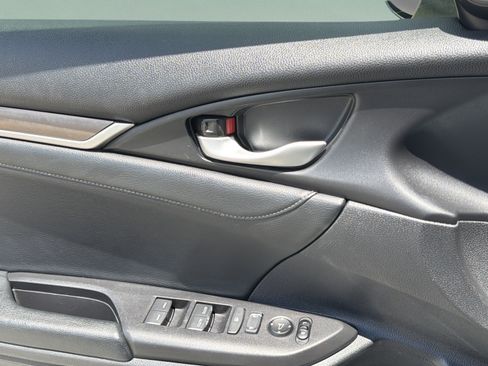 Used 2019 Honda Civic Touring image 19