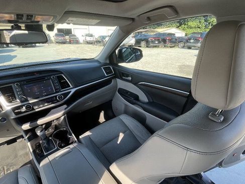 Used 2015 Toyota Highlander Limited Platinum AWD/4WD image 30