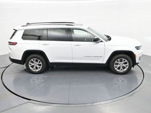 Used 2022 Jeep Grand Cherokee L Limited w/ Luxury Tech Group II image 24