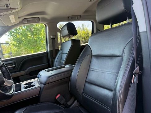 Used 2019 GMC Sierra 2500 Denali w/ Duramax Plus Package AWD/4WD image 17