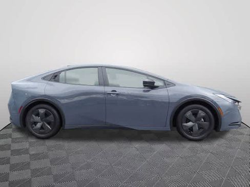 Used 2025 Toyota Prius LE FWD image 4