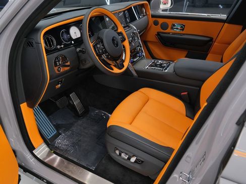 Used 2026 Rolls-Royce Cullinan AWD/4WD image 34