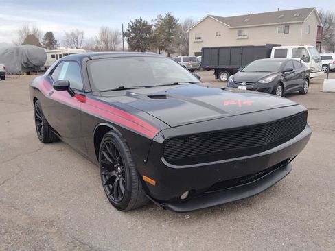 Used 2014 Dodge Challenger R/T image 3
